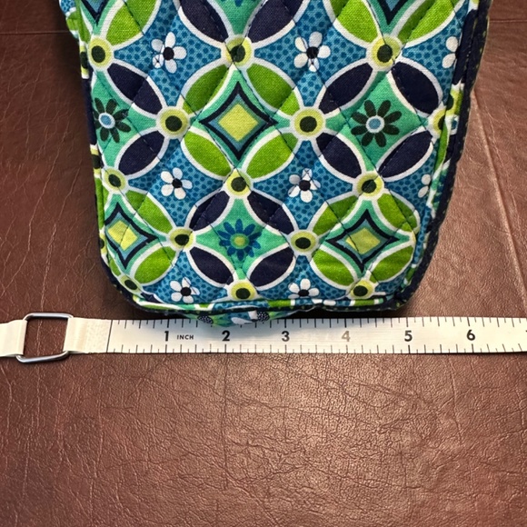 Vera Bradley Daisy Daisy Fabric tote/bag. Cotton.  Excellent used condition. - Picture 5 of 6